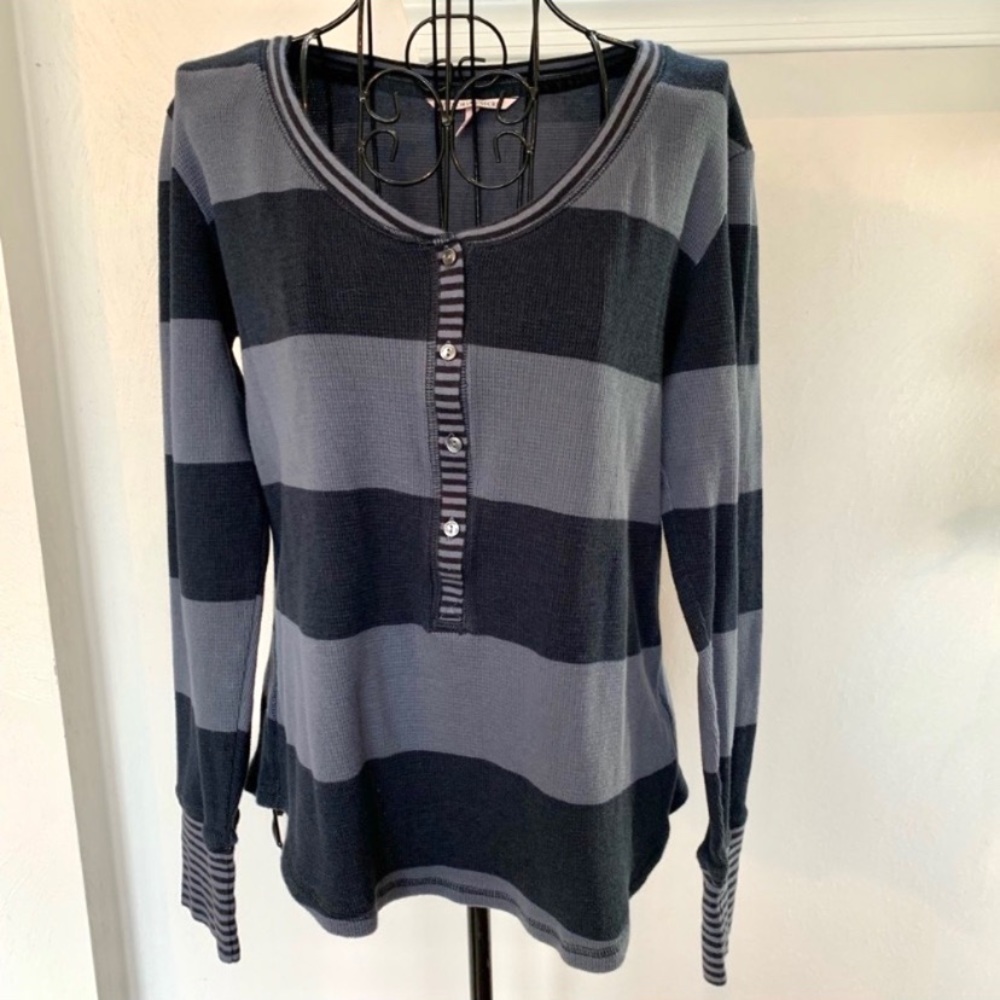 Victoria’s Secret Long Sleeve Scoop Neck Henley